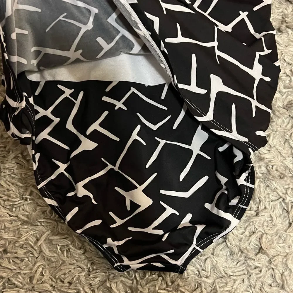 Jantzen Women Black/light gray swimming suit sz 14